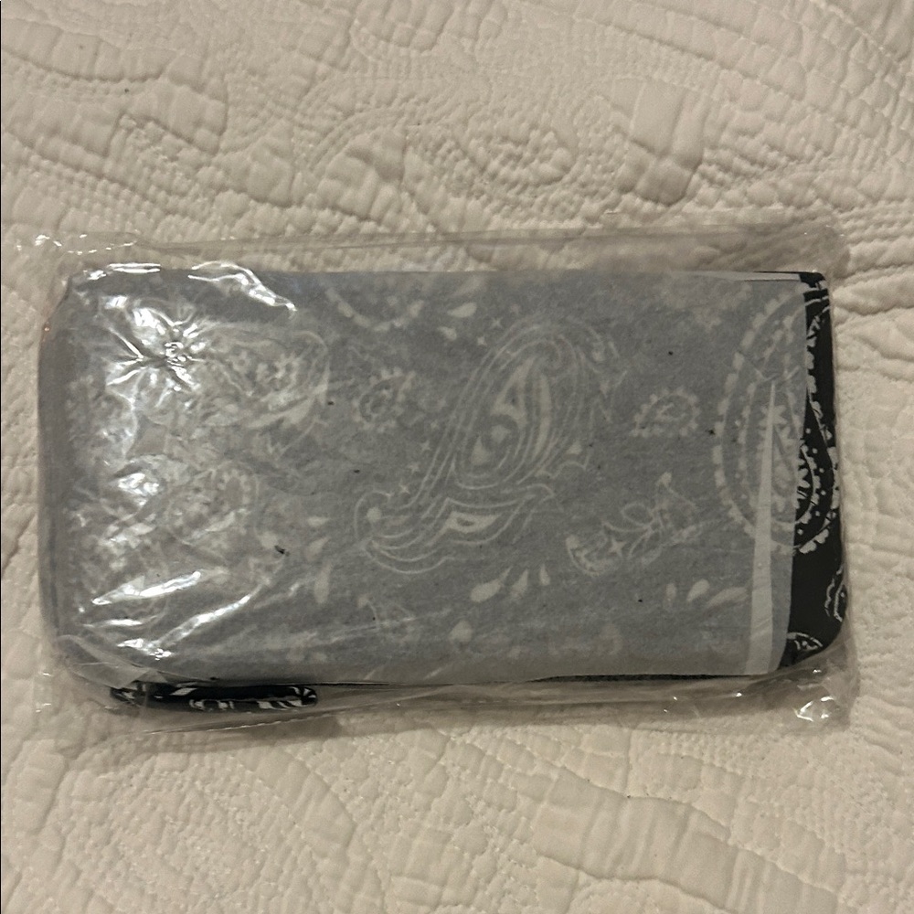 Black Paisley Clutch Wristlet - Picture 7 of 7